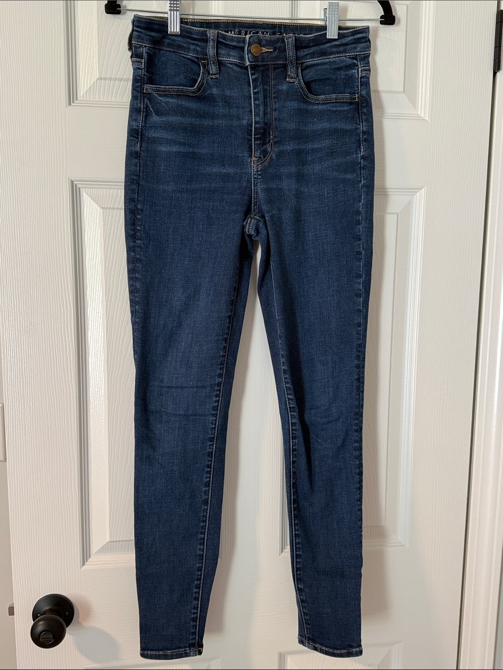 American Eagle Super High-Waisted Jegging jeans in a Size 4
